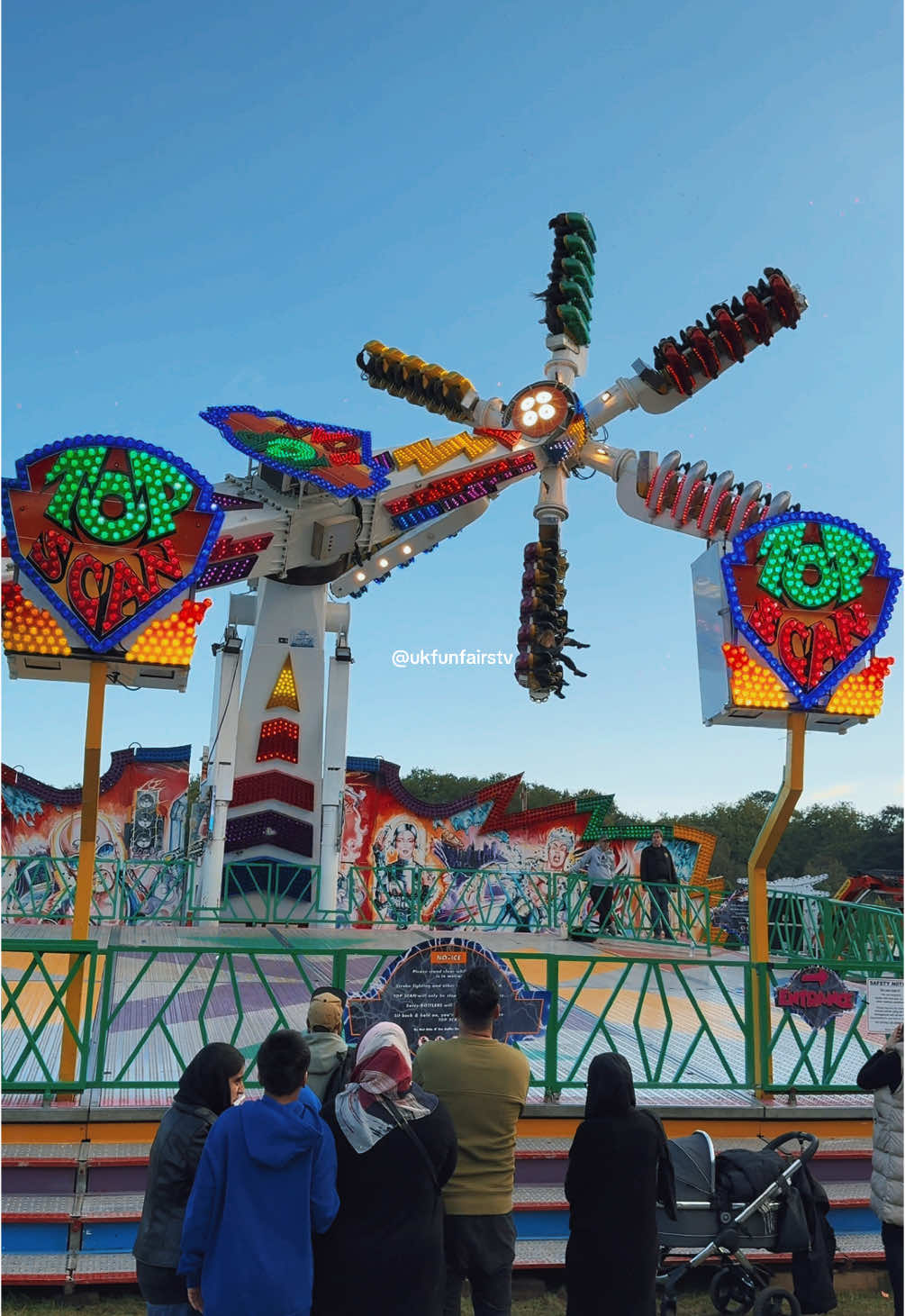 TOP SCAN ⚡️ | Nottingham Goose Fair 2024 | Who wants to see this ride return to Goose Fair for 2025? 👀🤩 #funfair #fairground #thrillride #topscan #spinning #upsidedown #goosefair #fyp #foryou #foryoupagе #viraltiktok 