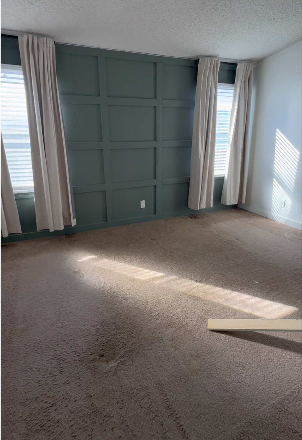 Emptying out our room because we are finally getting rid of this carpet and adding floor!🤭 #mobilehome #mobilehomes #project #fyp #foryoupage #roommakeover #before #bedroommakeover #fypシ #roommakeover #ptp 
