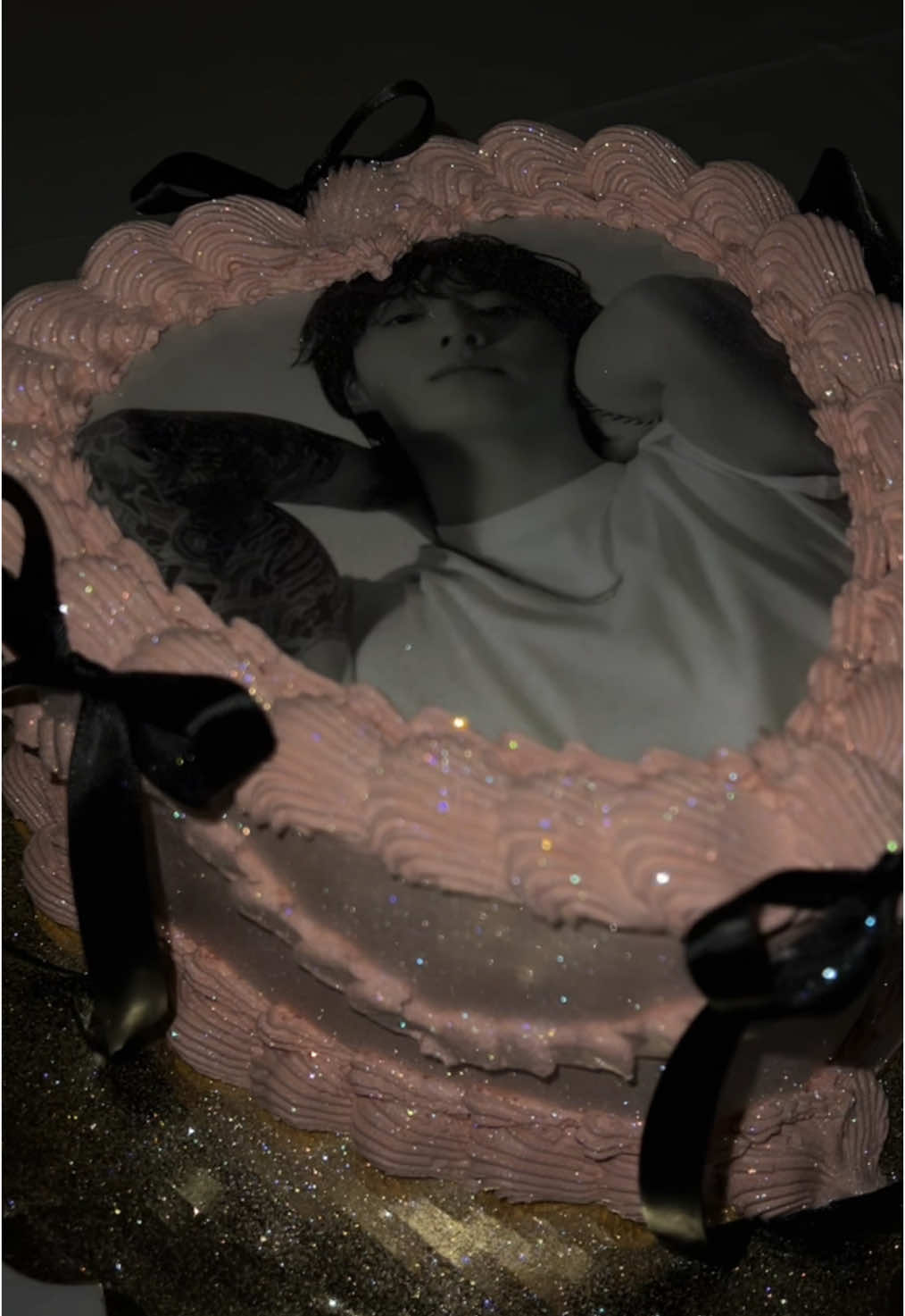 i did not want to cut this cake. it was way tooo pretty 😭🤍✨ #jungkook #jungkookcake #btscake #cake #bts_official_bighit #bts #birthday #happybirthday #fyp #viralvideo 