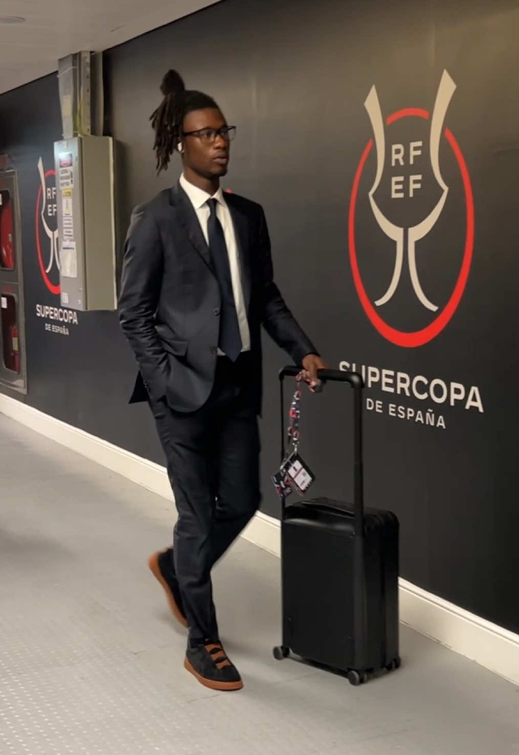 🔛 👋 The lads are in the building! #SuperSupercopa #RealMadrid 