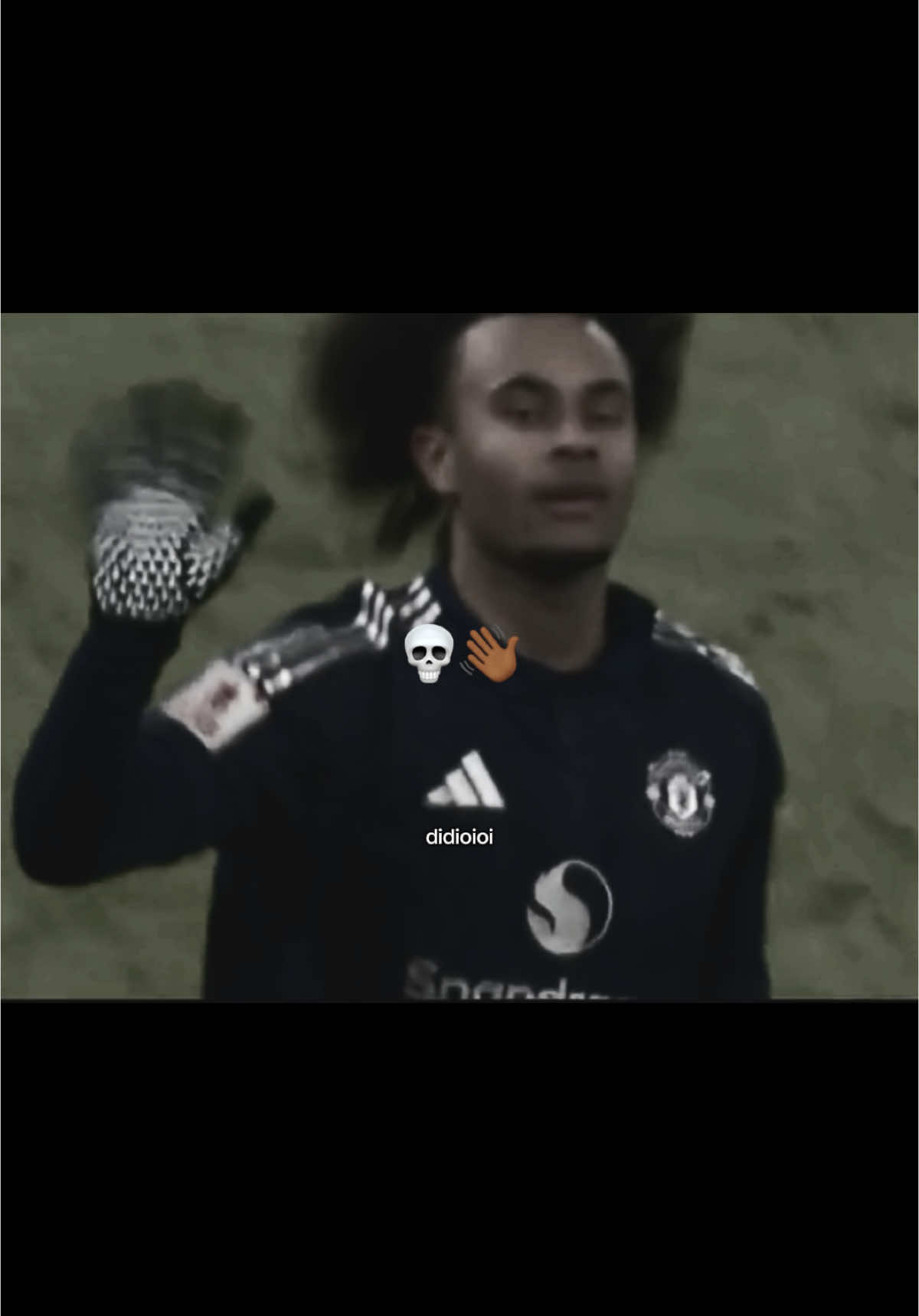 Zirkzee waves goodbye infront of Arsenal fans 💀 #tiktokfootball #fyp #joshuazirkzee #zirkzee🤯😳 #arsenal #manchesterunited #facup #footballedit #زيركزي #ارسنال #مانشستر_يونايتد #tiktokviral #اكسبلور 