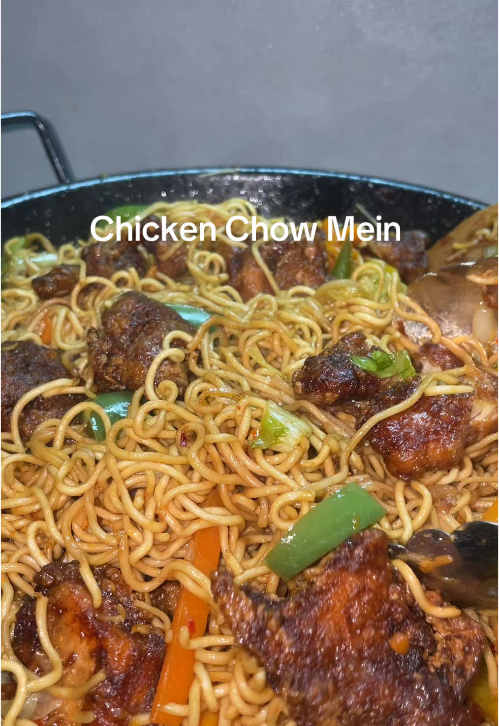 Das BESTE Chicken Chow Mein Rezept ❤️ 100x besser als gekauft! 😍 Rezept folgt morgen – diese Nudeln müsst ihr probieren! 🥡✨ #chicken #chowmein #noodles #creatorsearchinsights #EasyRecipes #einfacherezepte #DinnerIdeas #fyp