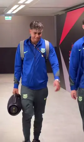 Lamine Yamal listens to 50cent before the match against RealMadrid😎| #virale #foryoupagе #lamineyamal💎 #lamineyamal #goviral #fyp #fcbarcelona🔵🔴 #footballtiktok #ElClasico 