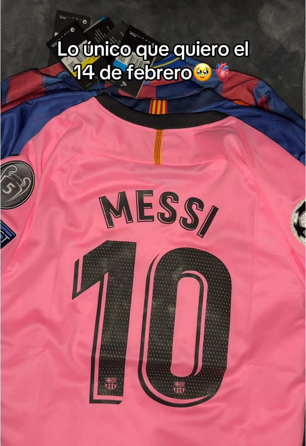 Disponible en el perfil 👕 Regalo de san Valentín para fan de Barcelona y Messi #messi #barcelona #ValentinesDay #14february #14febrero #raphinha #lamineyamal #lewandowski 