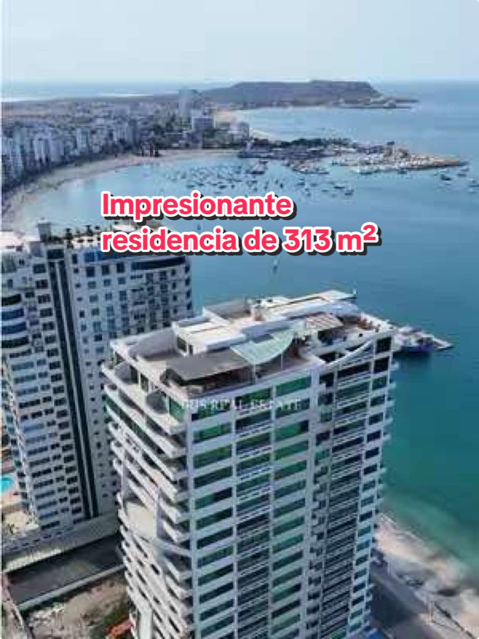 ELEVA TU ESTILO DE VIDA En Salinas. Residencia de 313 m2 de área útil y espectacular vista.  En la zona más cotizada y a un paso de la playa. Ubicada en el piso 19, su concepto abierto permite que el lujo se extienda por su doble sala y finaliza en su balcón, creando un refugio de ensueño en la playa, donde la elegancia y funcionalidad se unen. Sus amplios ventanales permiten disfrutar de luz natural, de impresionantes atardeceres, vista al mar, a la ciudad y a la playa, creando un ambiente acogedor y lleno de vida.  - 3 habitaciones (máster con walking closet) y 3.5 baños. - Amplia cocina con vista a la playa de Salinas, comedor, recibidor, área de tv, 2 parqueos y 2 bodegas. - Área social con piscina, jacuzzi y BBQ, gym, área de juegos. Contáctanos para agendar una visita y empezar a vivir tus sueños en un lugar que está a la altura de ellos. . . #salinas #bienesraices #ecuador #inmueblesenventa #inmuebles #propiedadesdelujo #propiedades #departamento #departamentoenventa #sevende #frentealmar #vistaalmar 