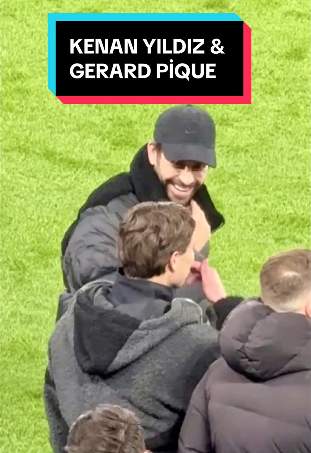 Kenan Yıldız watched the Kings League final with Gerard Pique Juventus star Kenan Yıldız watched the final match of the Kings League organised by Spaniard Gerard Pique in Turin. Gerard Pique and Kenan Yıldız chatted for a while by the pitch. Pique told Yıldız about the draws of the Kings League. Yıldız and his Juventus playmates left the stadium at the end of the match. Brazil won the cup by defeating Colombia in the tournament in which Turkey also competed.   #kenanyıldız #pique #kingsleague  #kenanyildiz #gerardpique #football #fyp #juventus #juventusstadium #brasilcolombia #kingsleaguefinal 