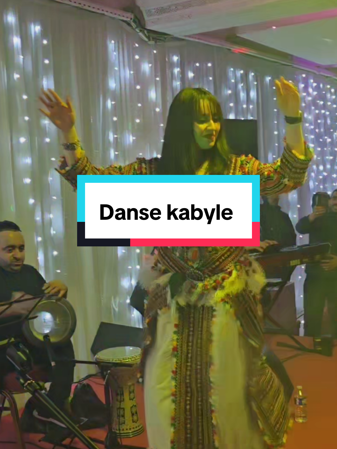 #dancekabyle #ambiance_kabyle😍😍😍😍 #leskabylesdeparis #leskabyles #kabyle_girl #musickabyle 