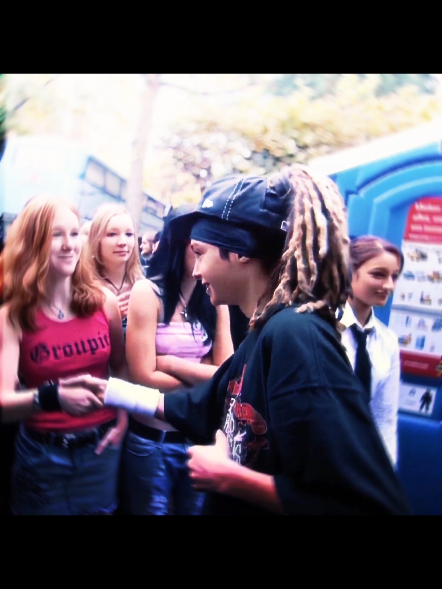 Oh, to be one of those girls back then. TOM🎸★ #TOMKAULITZ #gustavschäfer #georglisting #billkaulitz #tokiohotelfan #tokiohotel #nostalgiacore #tokiohoteledit @Tokio Hotel 