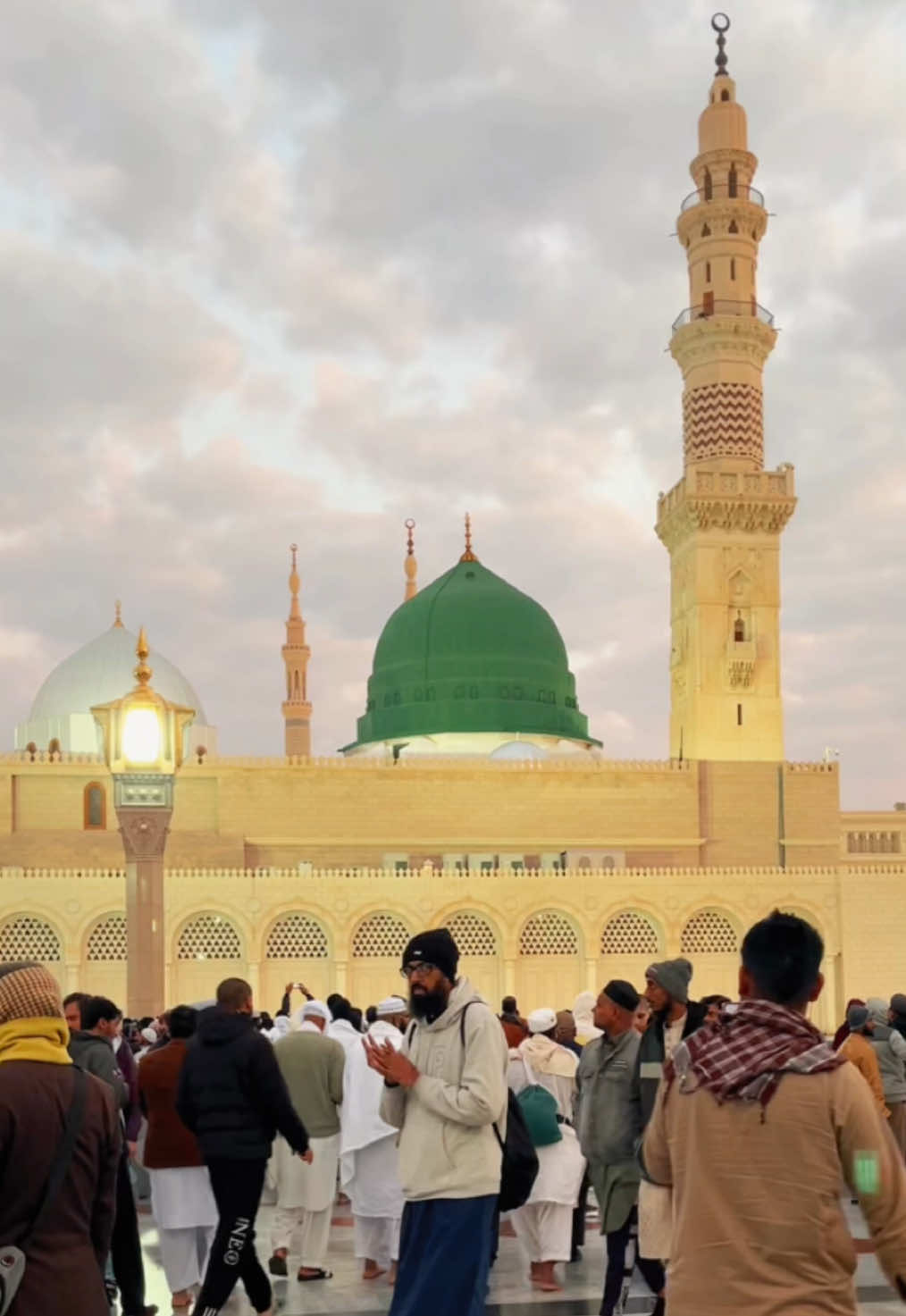 Sunrise in Medina 🤲🏽 #muslim #madina #mecca #umrah #islam #masjidnabawi 