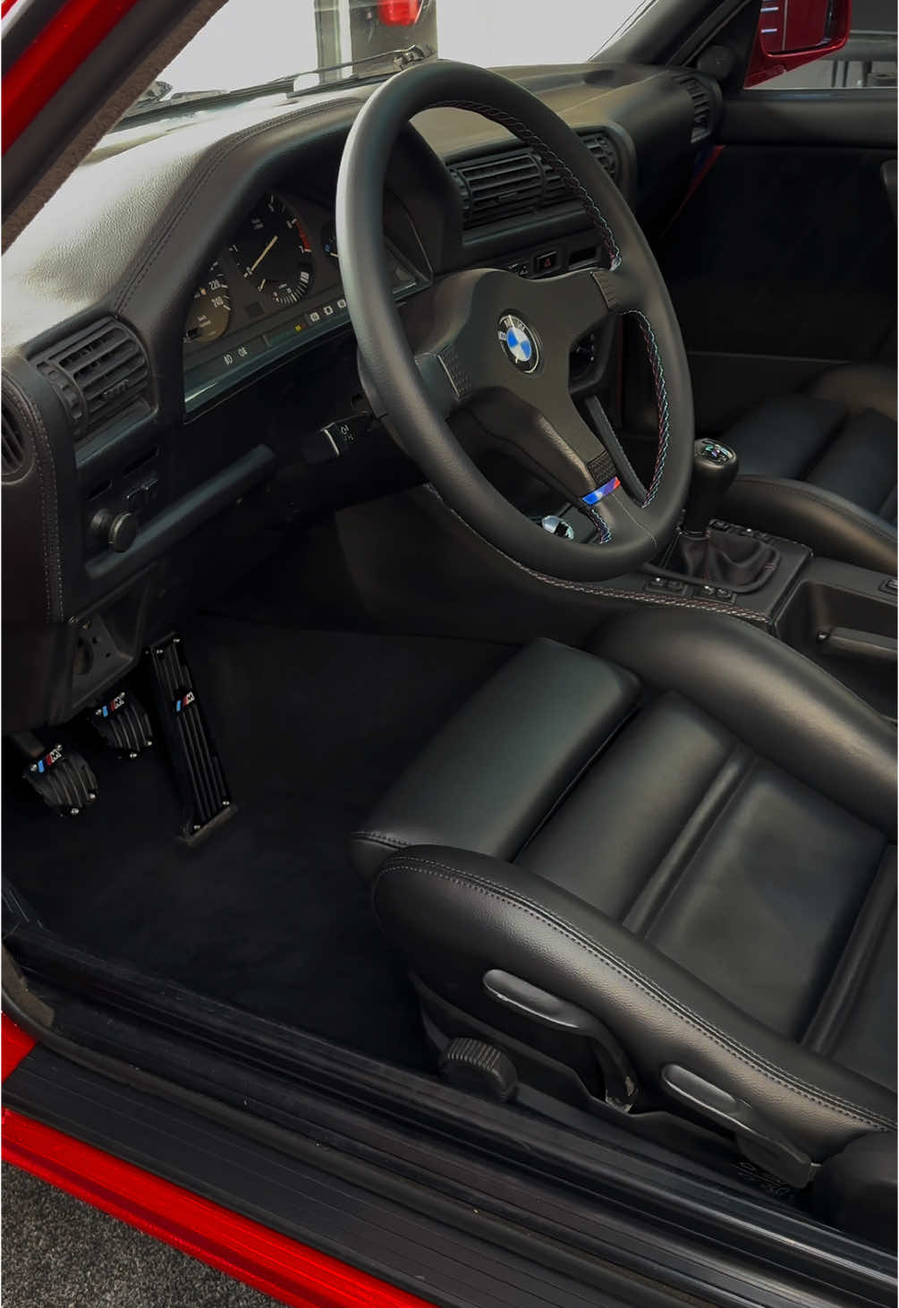 𝐋𝐄𝐆𝐄𝐍𝐃𝐀𝐑𝐘 𝐁𝐌𝐖 𝐈𝐍𝐓𝐄𝐑𝐈𝐎𝐑.                                   #BMW #E30 #325i #80s #90s #BBS #HARDTOP #CAPCUT #INTERIOR #LEGENDARY #GERMAN #FORYOUPAGE 