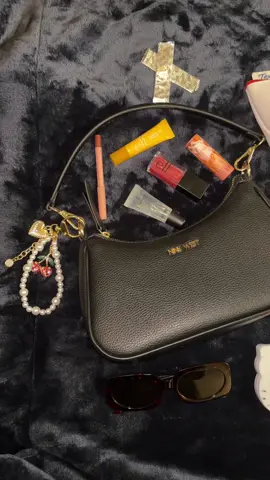 todays essentials #purse #whatsinmybag #whatsinmypurse #thisisalligot #pursesssentials #pursecharms 