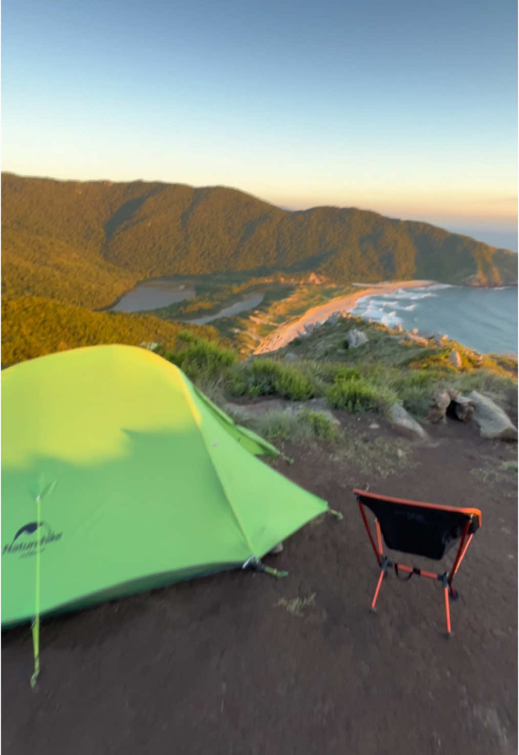 acamps vibe!  #outdoor #camping #praia #nascerdosol 