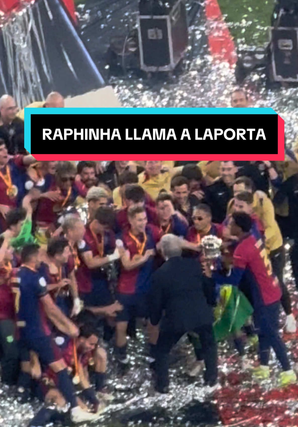 RAPHINHA llama a Laporta para celebrar el título #deportesentiktok #tiktokfootballacademy #footballtiktok #ElClasico #fcbarcelona #laporta 