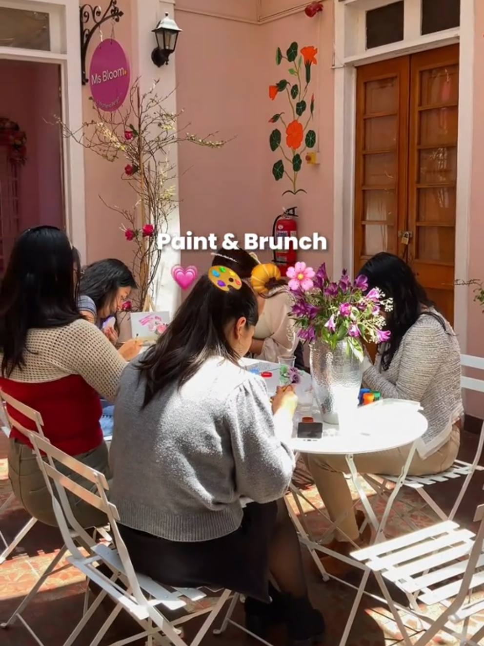 🎀 Puedes venir siempre a disfrutar de un brunch mientras pintas con tu persona favorita 🌸 Incluye Brunch y materiales🎨🥐🍹 Reservas a nuestro instagram 🎀 De lunes a sabado de 11:00 a 1:00😊 📍 Ms Bloom, Arequipa #MsBloom #MomentosEspeciales #CafeteríaAesthetic #Arequipa #FechasEspeciales #brunch #Aesthetic #fyp #coffe #cafeteriasbonitas #brunchtock 