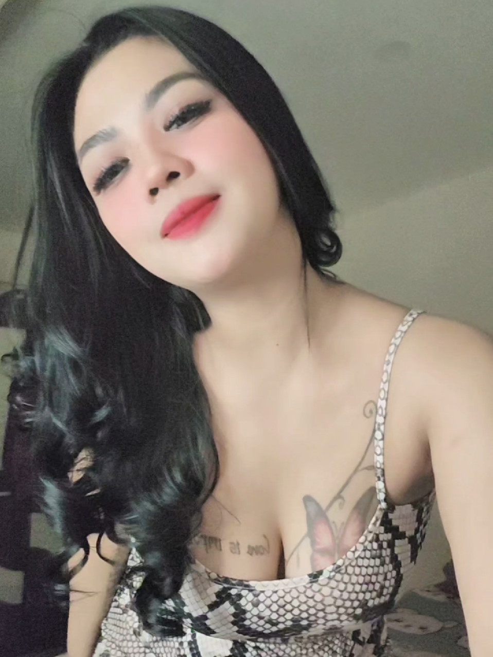 Enak Di Goyang #mpiepuple #goyangviral  #manispedesngegigit #fypage #viralvideo #cantik #pulen #mamamuda #trendingvideo #masukberanda #foryoupage 