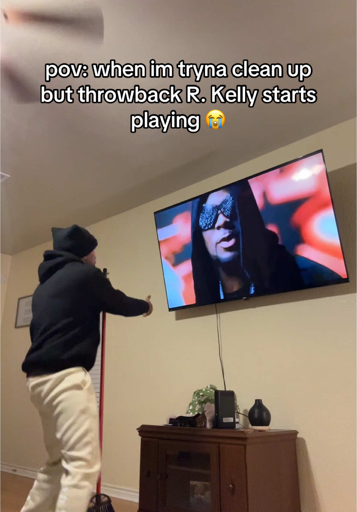 say we still listen to Kellz in this house 😭 #fyp #rkelly #nostalgia #tpain #ti #throwback #thasschriss 