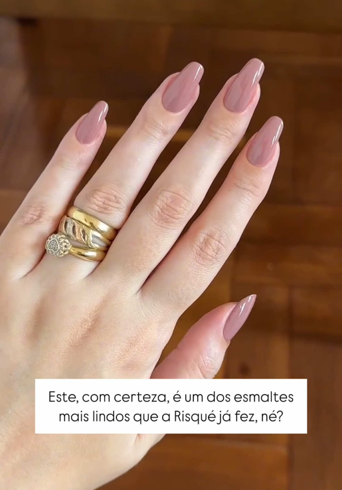 Lindo demais, né? Já usaram esse divo? 😍 #unhas #risqué #esmaltebali #balirisque 
