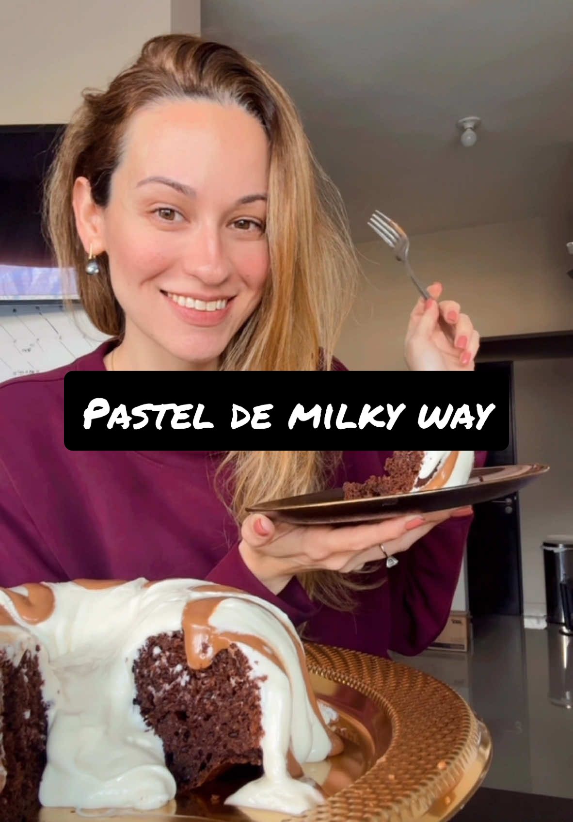 Domingo de ANTOJO! Aquí les dejo esta riquísima y facilísima receta de un pastel de Milky Way 🍫  No necesitan tantos ingredientes y es muy fácil de hacer! Espero les guste✨ . . . #milkyway #pasteldemilkyway #milkywaycake @Queso Philadelphia México 