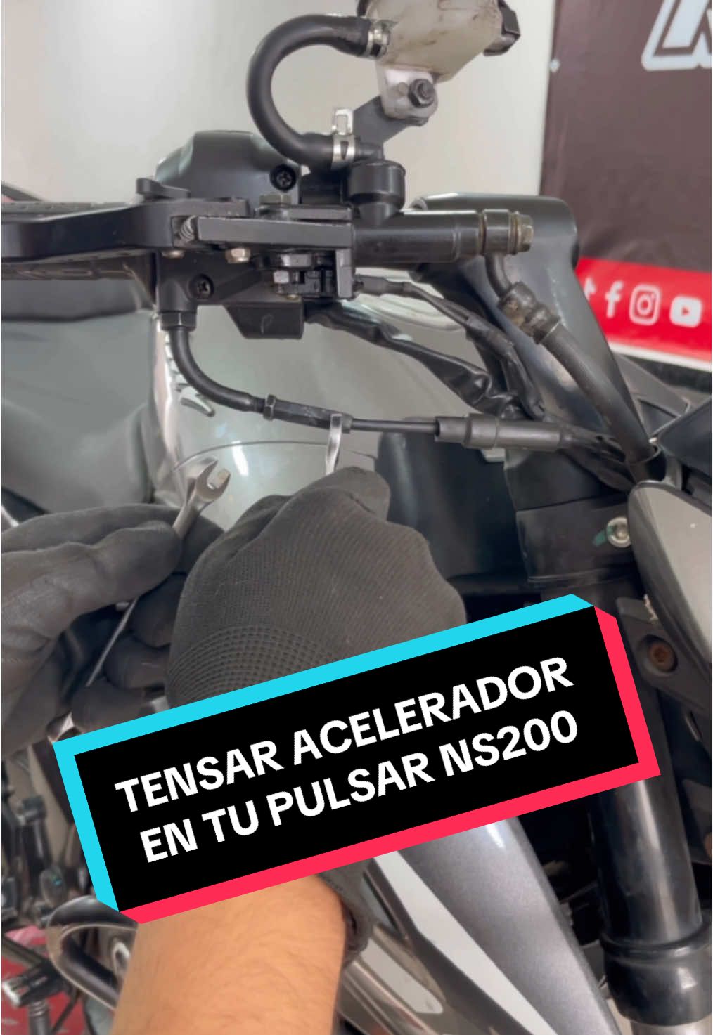 APRENDE a TENSAR el CABLE de ACELERADOR en tu PULSAR NS200 ⚙️✅ #delarosamotors #pulsarns200 #mecanicademotos #victordelarosa17 #aprendemecanicasdemoto #pulsarbajaj #bajajns200 