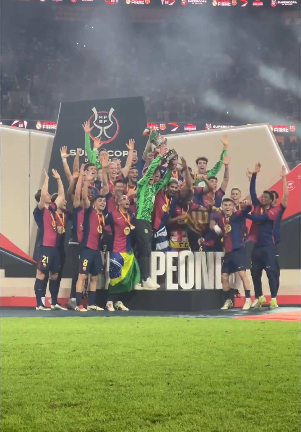 A Supercopa El Clasico victory 🔵🔴 The trophy comes back to Barcelona. Well done Team! 🦾🦾