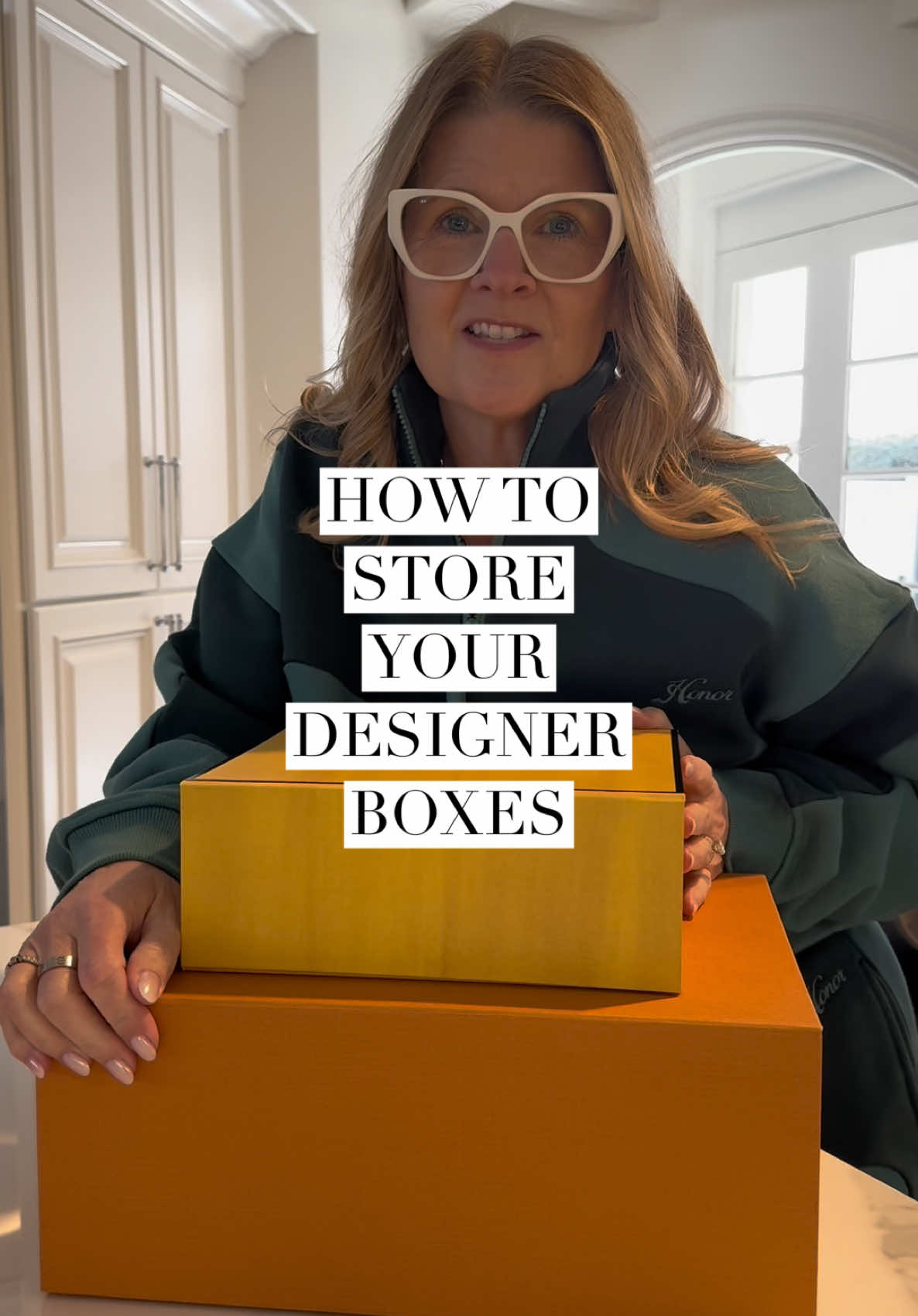 Designer boxes piling up? Here’s how to fold and store them like a pro—keeping them neat while saving space! 🖤✨ #organizedliving #designerhack #spacesaver #LouisVuitton #fendi 