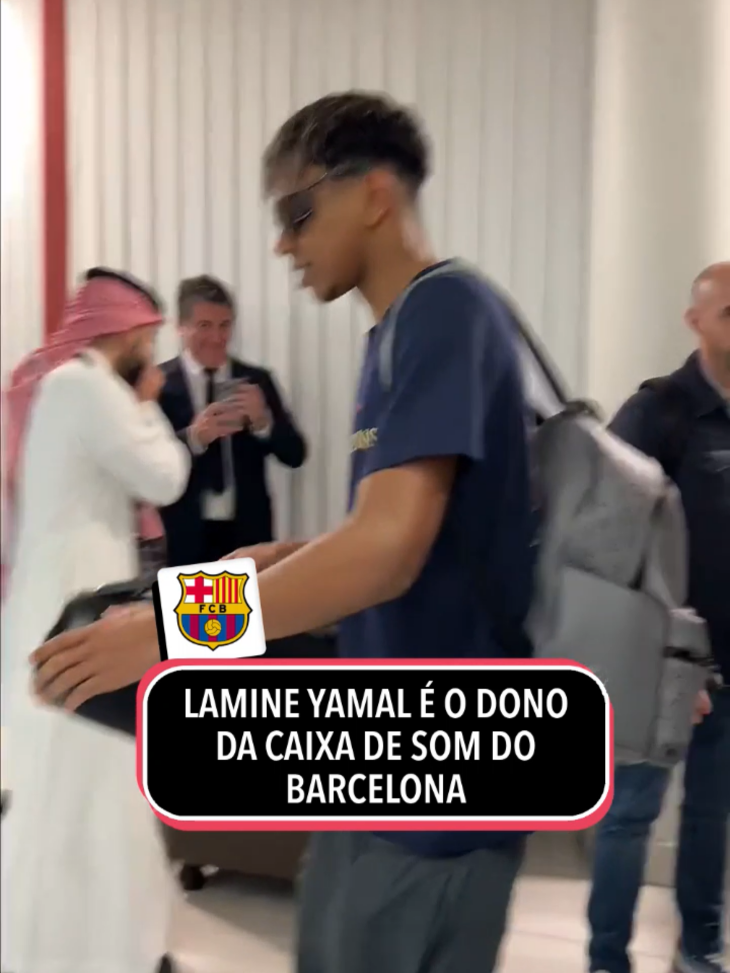 Se depender do Lamine Yamal ninguém vai dormir no voo de volta para Barcelona 😅 📹 @FCBarcelona_es (X) #fcbarcelona #lamineyamal #futebol #TikTokEsportes