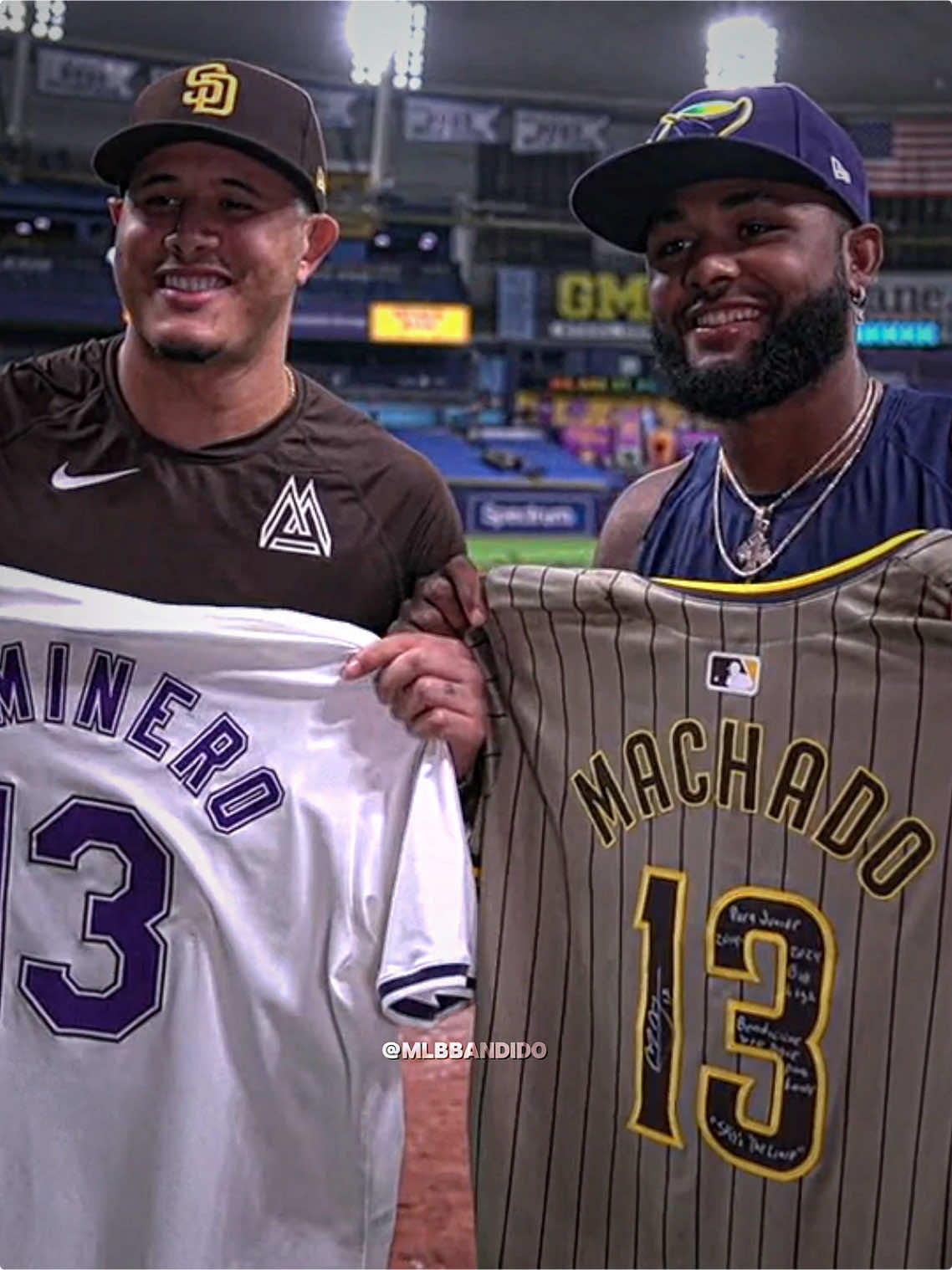 El día que junior caminero cumplió su sueños de compartir en el terreno con su “ídolo” Manny machado. 🫡 #mlbbandido #mannymachado #juniorcaminero 