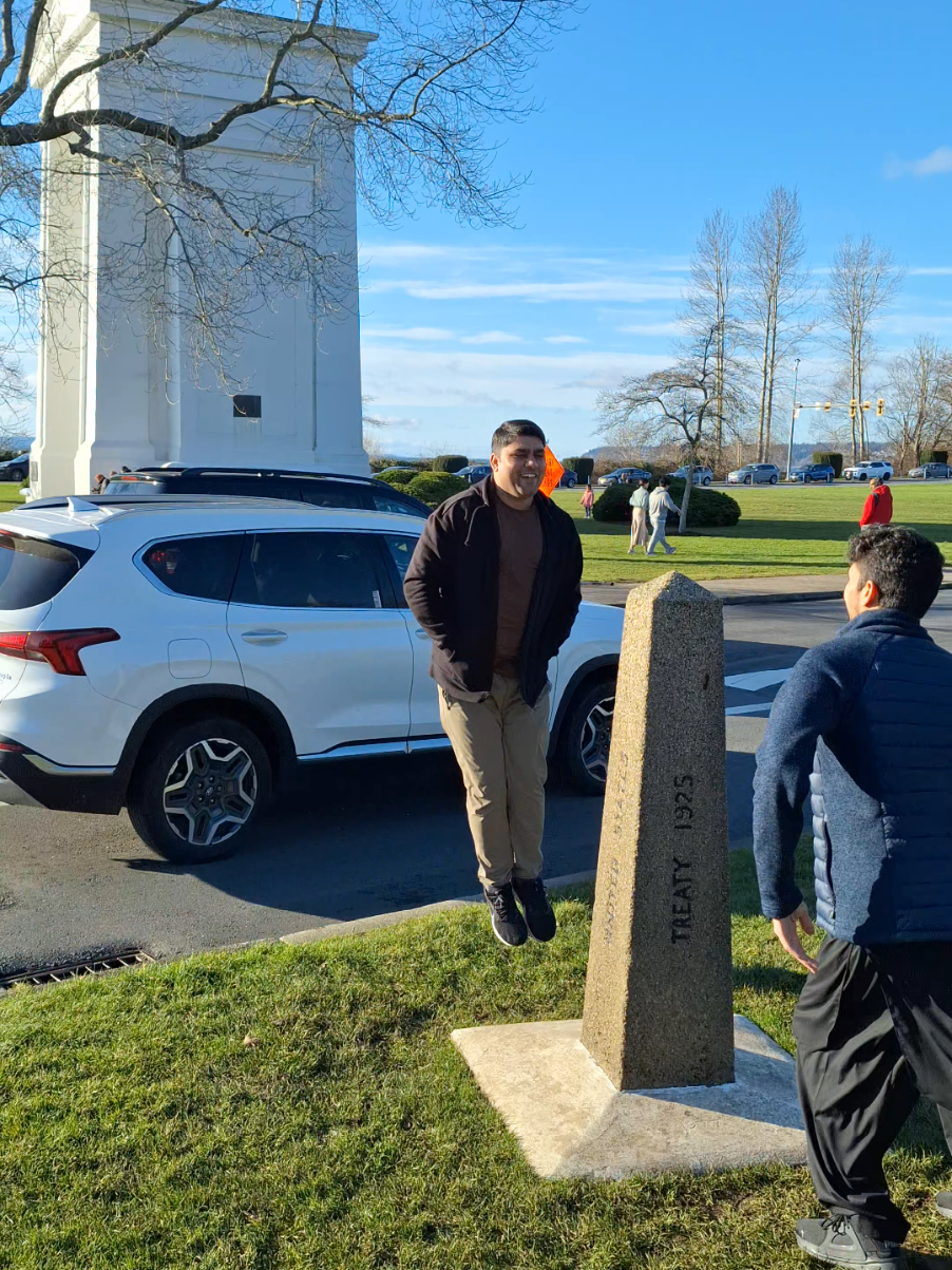 Canada And America crossing border #peacearchborder #viralvideo #trandingvideo #canada_life🇨🇦 #usa🇺🇸 #vancouver #bc @Muhsin khan🇨🇦 @shahid anwar llc @Travel Expert and Travel Tips 