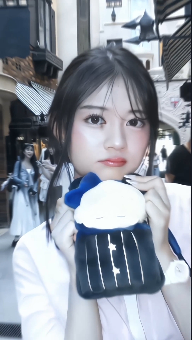 indah kali liat christy di sinari matahari di tambah barca yg angkat tropi,makin indah😖😍✌ #christyjkt48 #jkt48 #angelinachristy #foryou #nothingelsecreator @christy🐟 #fyp  cr:@𝙕𝙚𝙚𝙮 𝙒𝙖𝙣𝙜𝙮𝙮 🍭  pic: @𝘅𝗼𝘅𝗼 