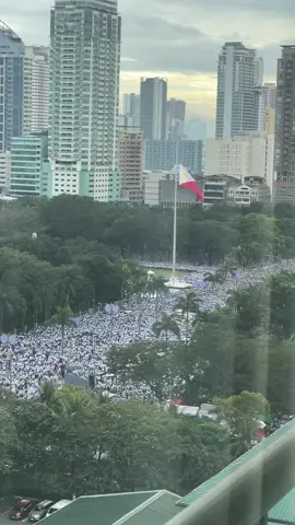 Ang ginaganap na National Rally for Peace sa Zero Kilometer Marker sa Rizal Park, Manila sa panguguna ng Iglesia Ni Cristo. Video © Lorraine Badoy #BrigadaPH#fyppp#fyf#SocialNewsPH