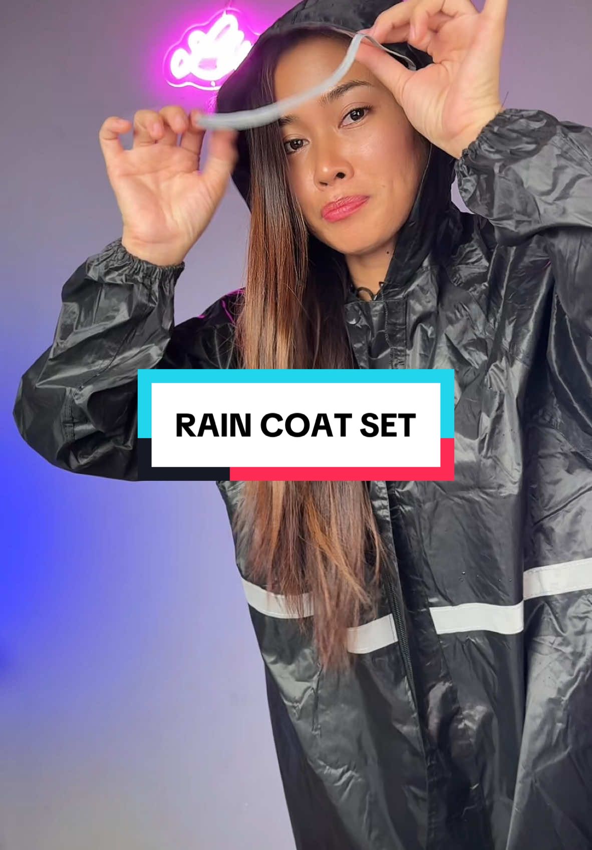 Set baju hujan waterproof windproof naik motor rider food delivery ngam. Siap ada reflector utk safety. #bajuhujan #raincoat #musimhujan #rider 