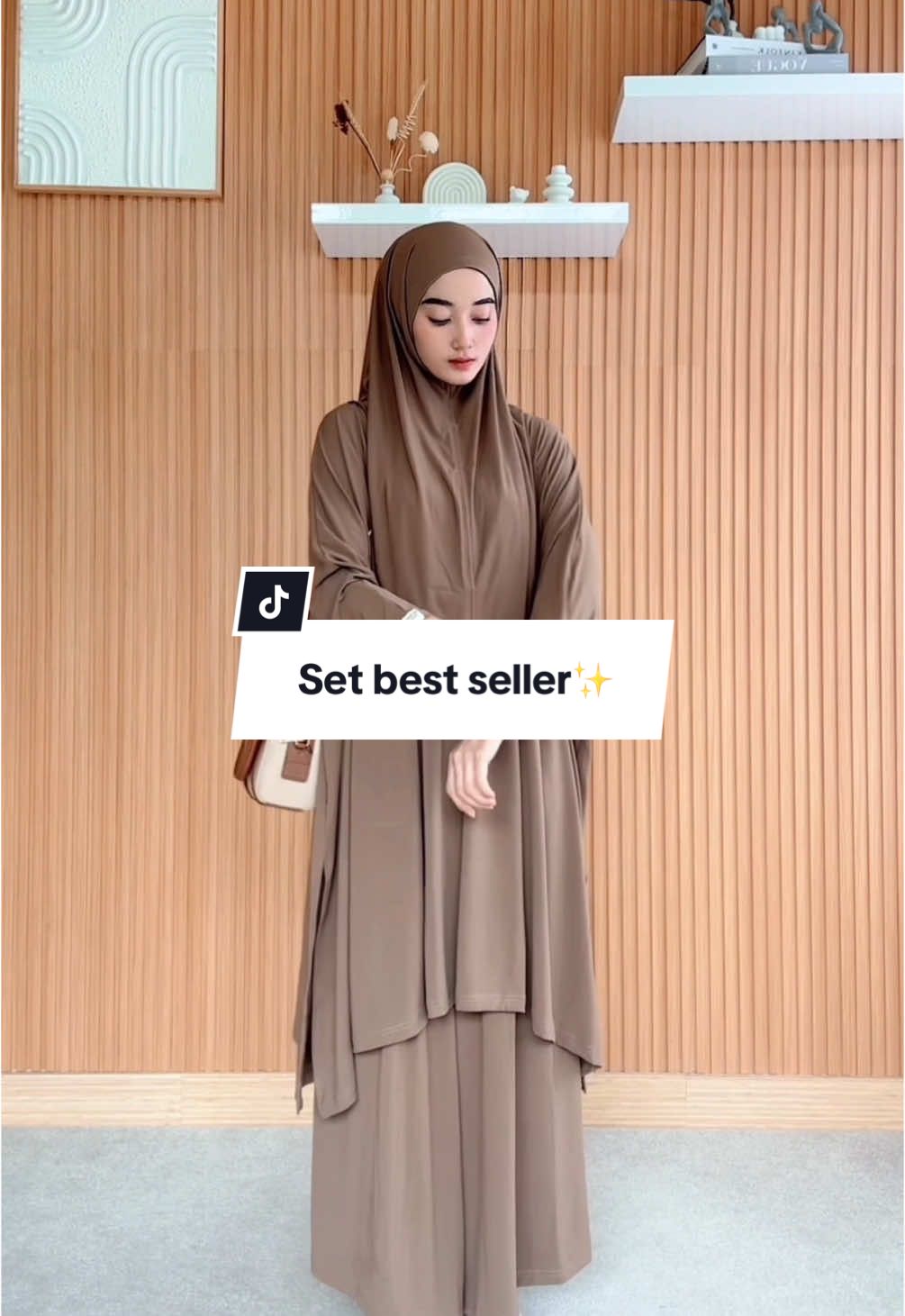 Ngga heran Halima Set WMD ini jadi best seller, bahannya yg nyaman adem dan tidak terawang! Sudah 3in1 set dapat Bergo, Tunik dan Bawahannya juga, pilihan warnanya ada banyak.. lagi ada promo harga live juga yuk join! #oneset #onesetgamis #onesettunik #onesetjersey #belilokal #TikTokShop #gilagilajualan #tiktokaffiliate 