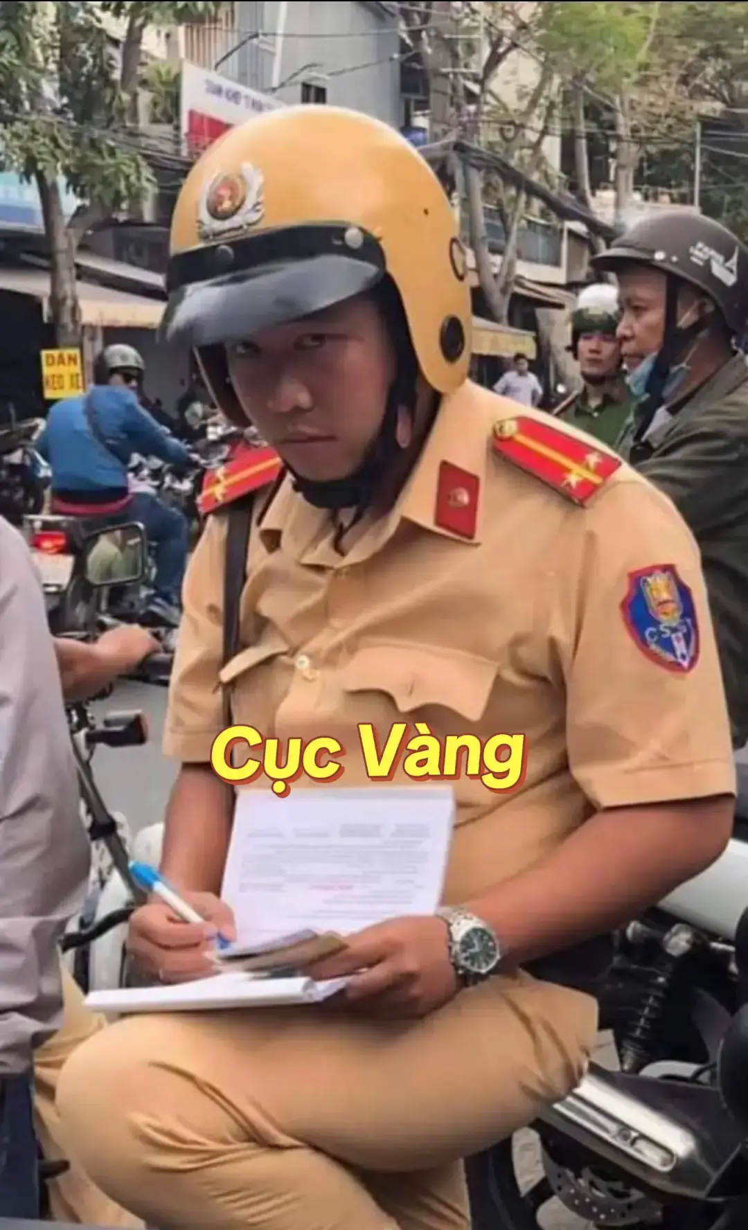 Đi làm tháng 6tr về đưa cục vàng 5tr3 #trending #capcut #csgt #thanlanbamkinh #typ 