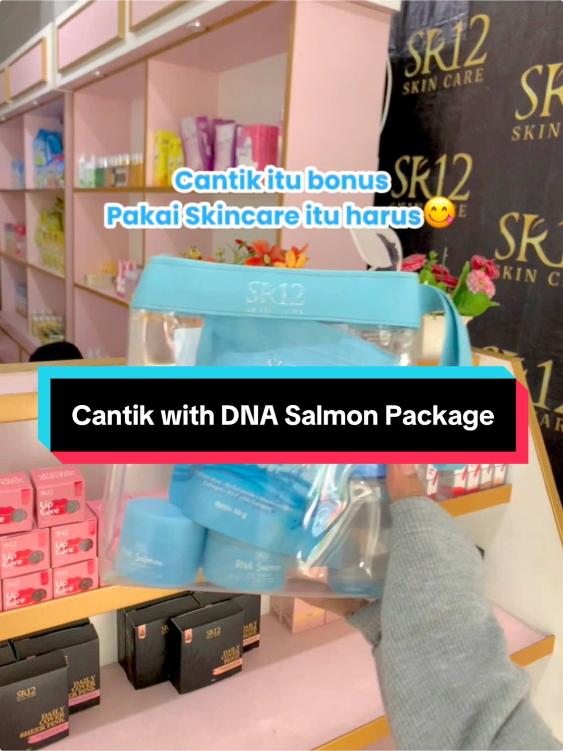 cantik itu bonus, pake skincare itu harus😋 apalagi paket skincare DNA Salmon SR12!! udah praktik ekonomis harga murce🥰 #produksr12 #sr12herbalskincare #produkbestseller #sr12herbal #sr12 #kontenpromosi #kontenjualan #kontenhiburan #kontenmarketing #sr12aman #paketskincare #dnasalmon #dnasalmonskincare #dnasalmonsr12 