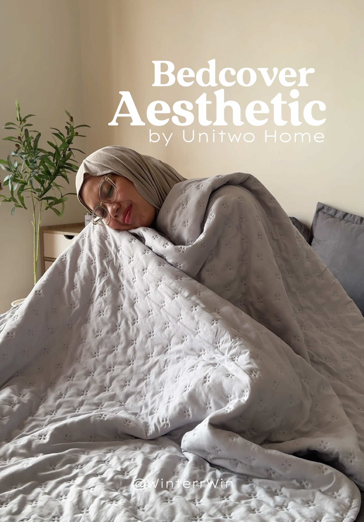 Akhirnya aku punya lagi bedcover yang lembut dan adem dengan harga yang affordable! Bikin tidur aku jadi lebih nyaman 🛏️💤☺️ #bedcovermurah #bedcoveraesthetic #wibgajian #promoguncang22 #belilokal 
