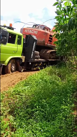 terpuruk awakk rupanya #selfloaderlampung  #selfloaderindonesia🇮🇩  #pejuangkilometer  #kuriralatberat  #bidadarisarugo  #hinorenggerjumbo  #storytime  #drivermuda  #storydriver  #fypage  #fypシ゚viral  #fyp  #4u 