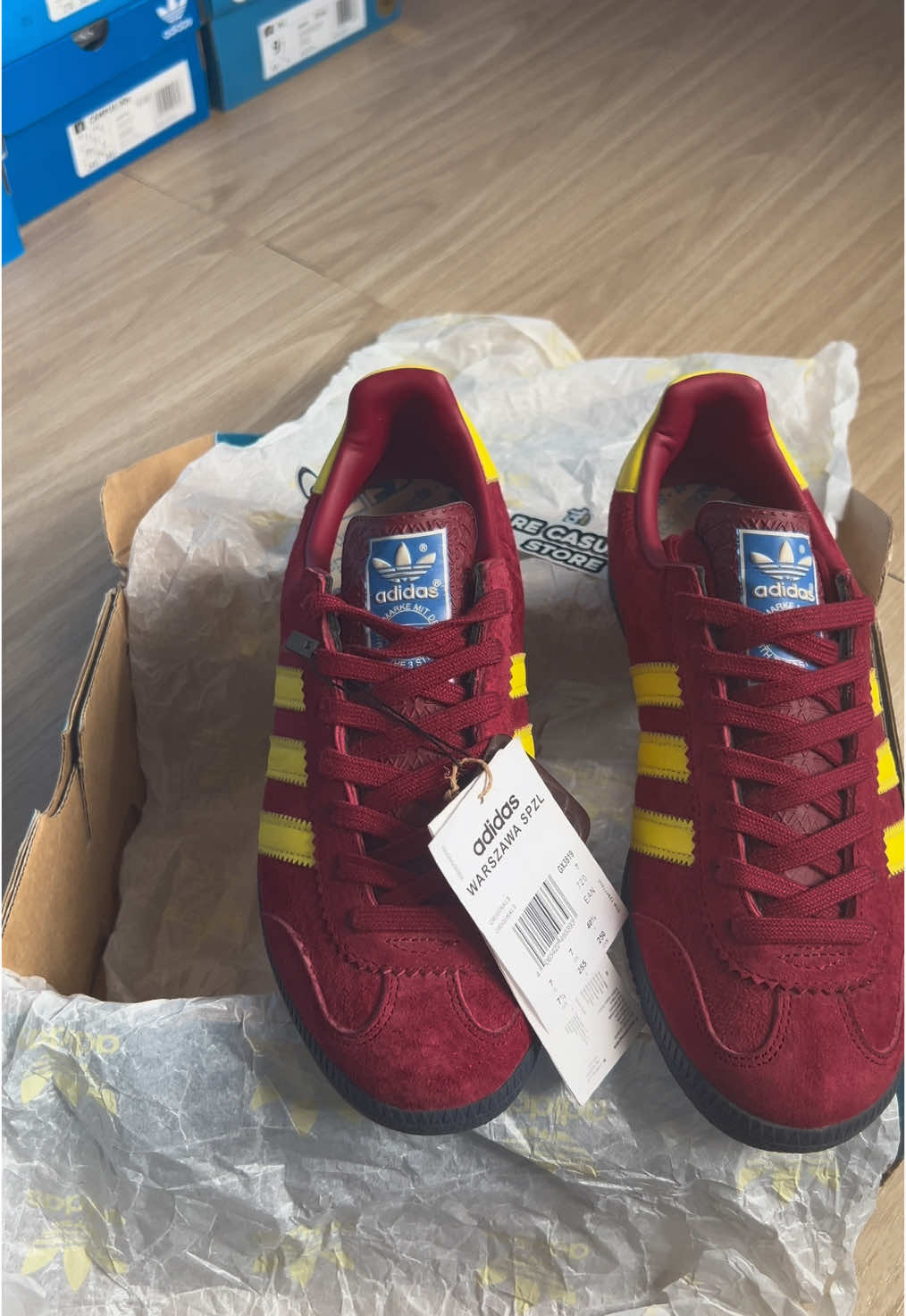 MERAH MERONA❤️ #casualoutfits #casualstyle #adidaswarszawa #garistiga #recasualstore 