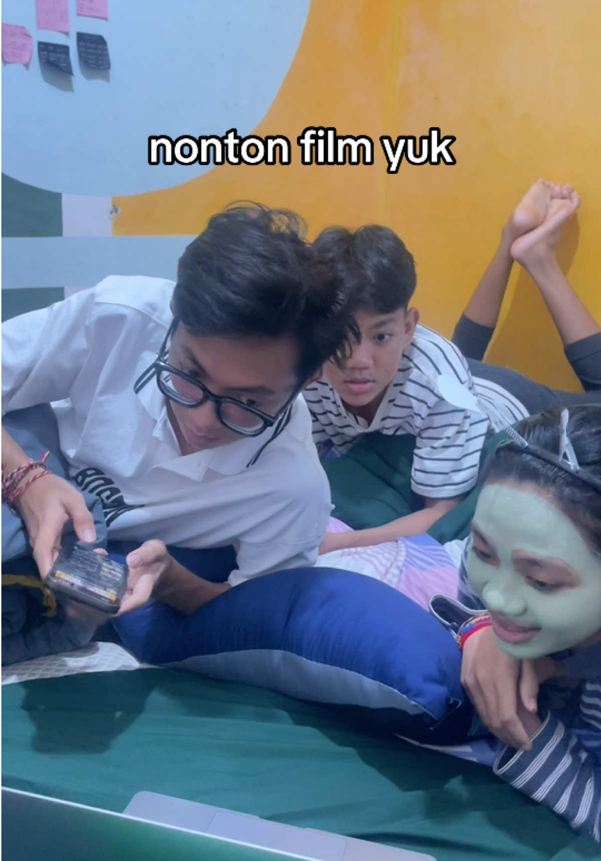 yg katanya nonton