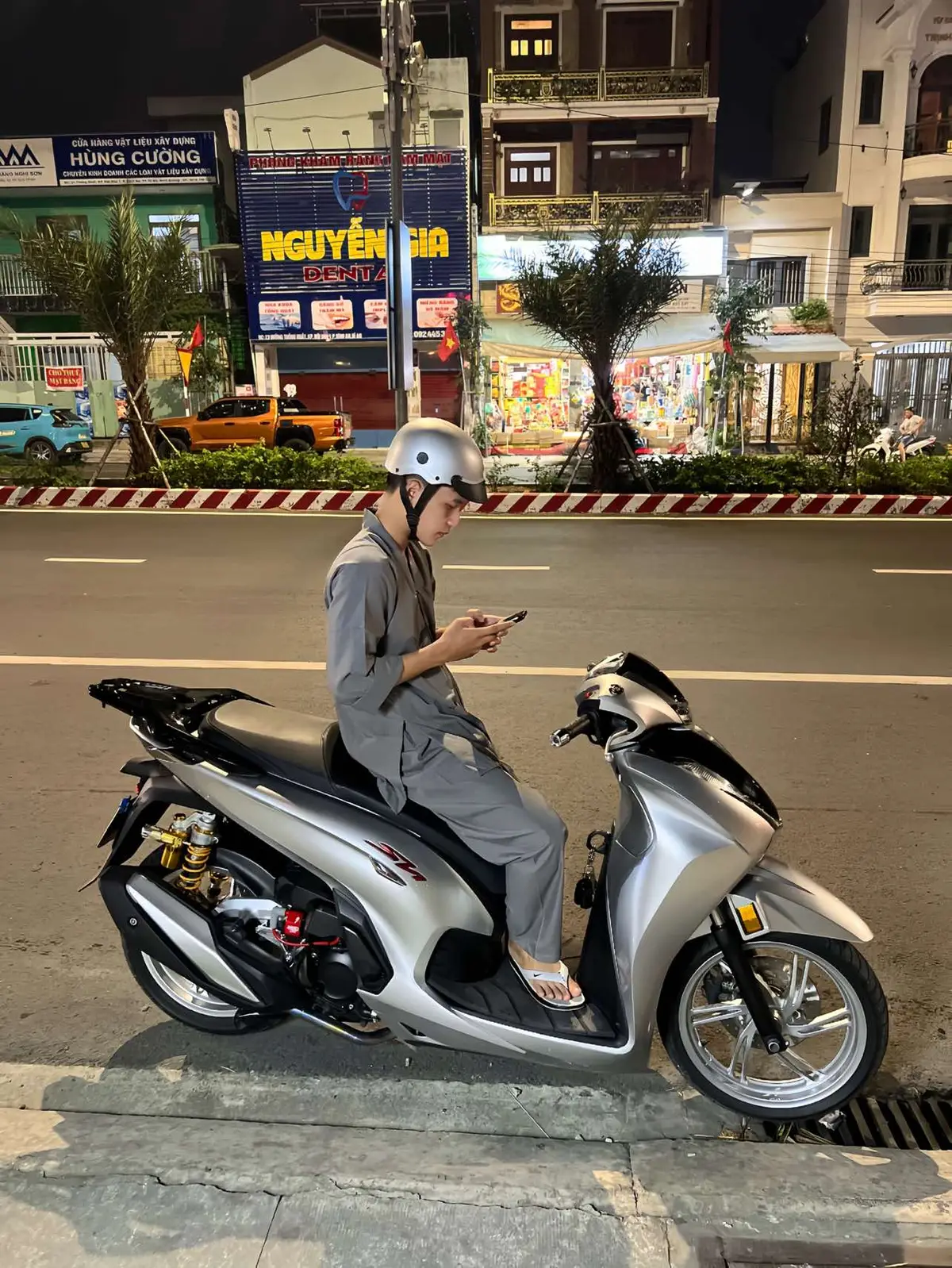 Chạy cho kịp giờ xám hối. #sh350 #xuhuong #sh350i 