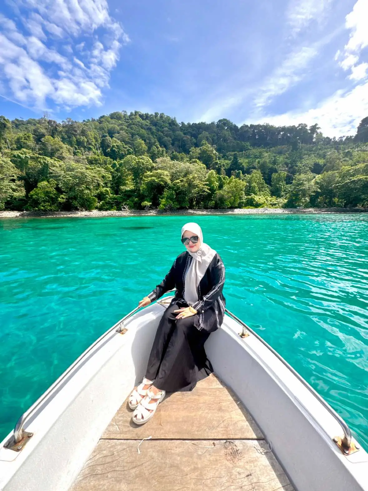 Sudut Gua Sarang Sabang💫 . . . . . 📍 Gua Sarang, Sabang – Where nature tells its story. #GuaSarangSabang #ExploreSabang #IndonesianNature #HiddenParadise #KeindahanAlam #VisitIndonesia #WonderfulSabang #TravelDestinations #NaturePhotography #BlueLagoon #TebingAlam #EksplorasiAlam #SabangIsland #ExploreNature #PantaiIndonesia #LautBiru #GuaEksotis #TropicalParadise #SunsetVibes #NatureLovers #HeavenOnEarth #TebingSabang #OceanView #TravelMore #ExploreTheWorld #WondersOfNature #fypppppppppppppppppppppppppppppppppppppppppppppppppppppppppppppppppppppp #fyp #fypシ #masukberandafyp 