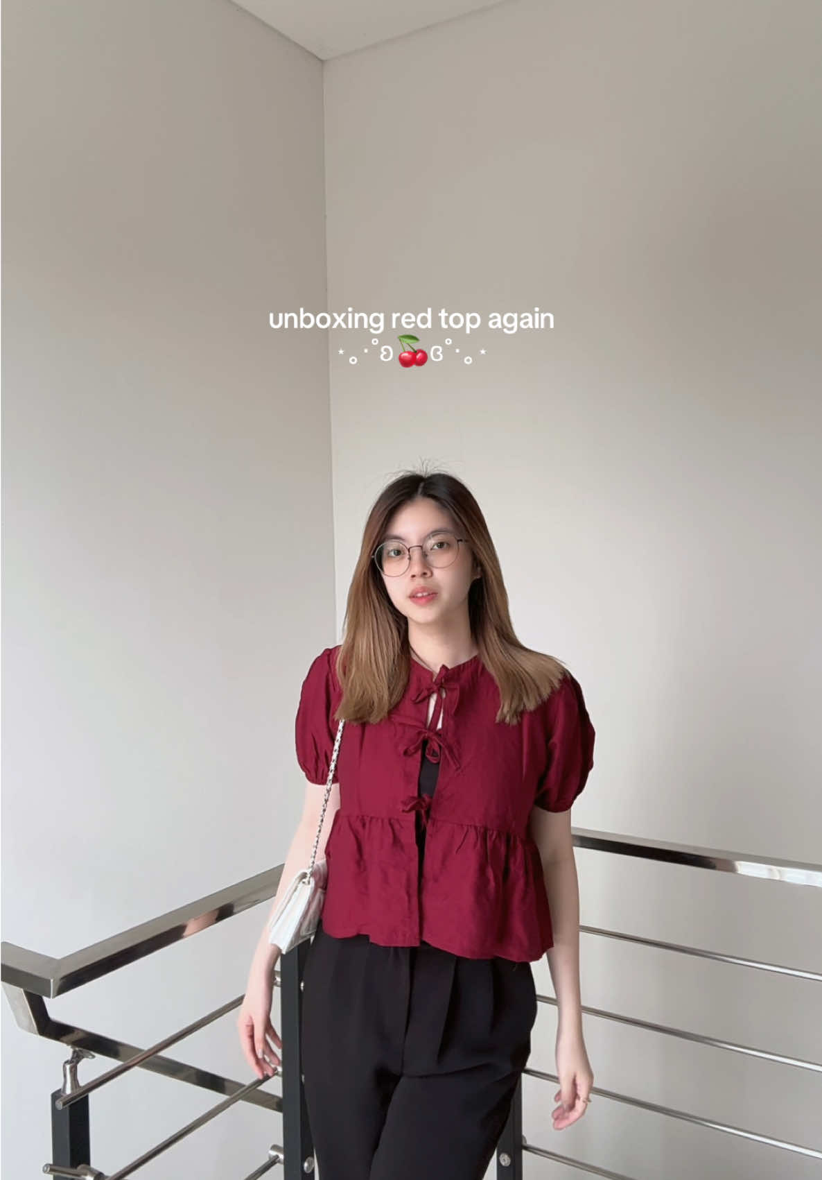Gemes bgt sm topnyaa and cocok bgt buat dipake nanti imlek an soalnya warnanya juga merah!!👀🤏🏻 #fyp #outfitideas #capsulewardrobe 