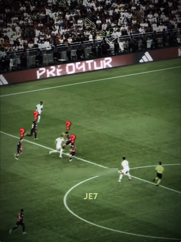 Mbappe vs 4 players ☠️ | 🎥   @محمد بن ابراهيم 📸  | #realmadrid #barcelona #mbappe #football 