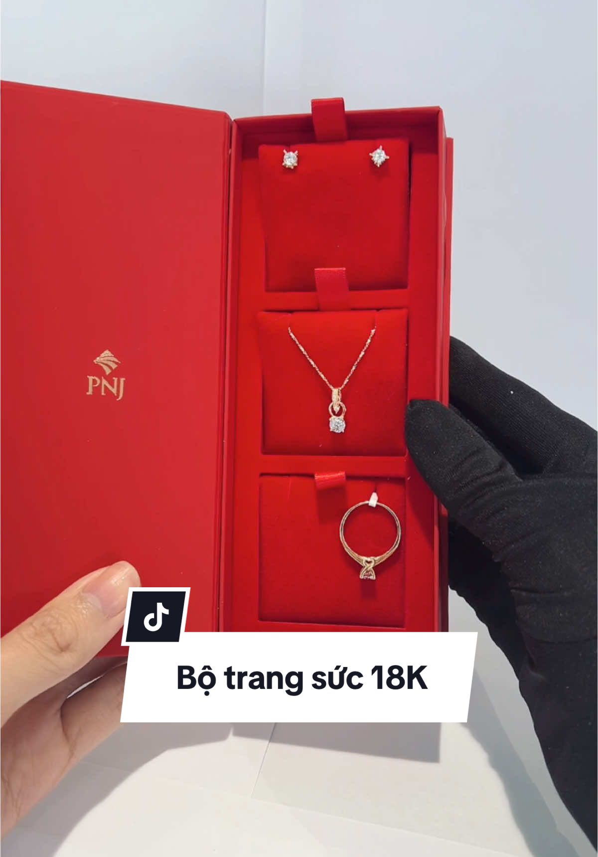 Bộ trang sức vàng 18k đón Tết #pnj #trangsucpnj #vang18kpnj