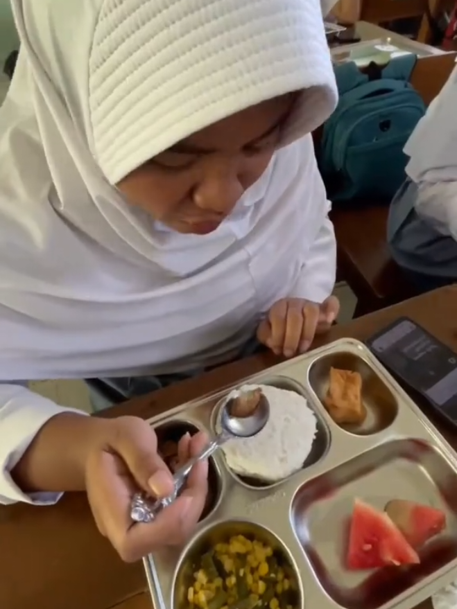 Terimakasih Pak Prabowo dan Semuanya🌟🌟 langsung dikabulkan sore nya😙☝🏻  #makansianggratis #gerindra #fyp #smalam #kitasahabat 