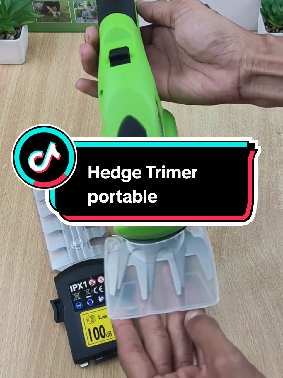 Prmangkas tanaman hedge trimmer portable #hedgetrimmer #mesinrumput #lawnmower #hedge #fyp #viral #2025 #news 