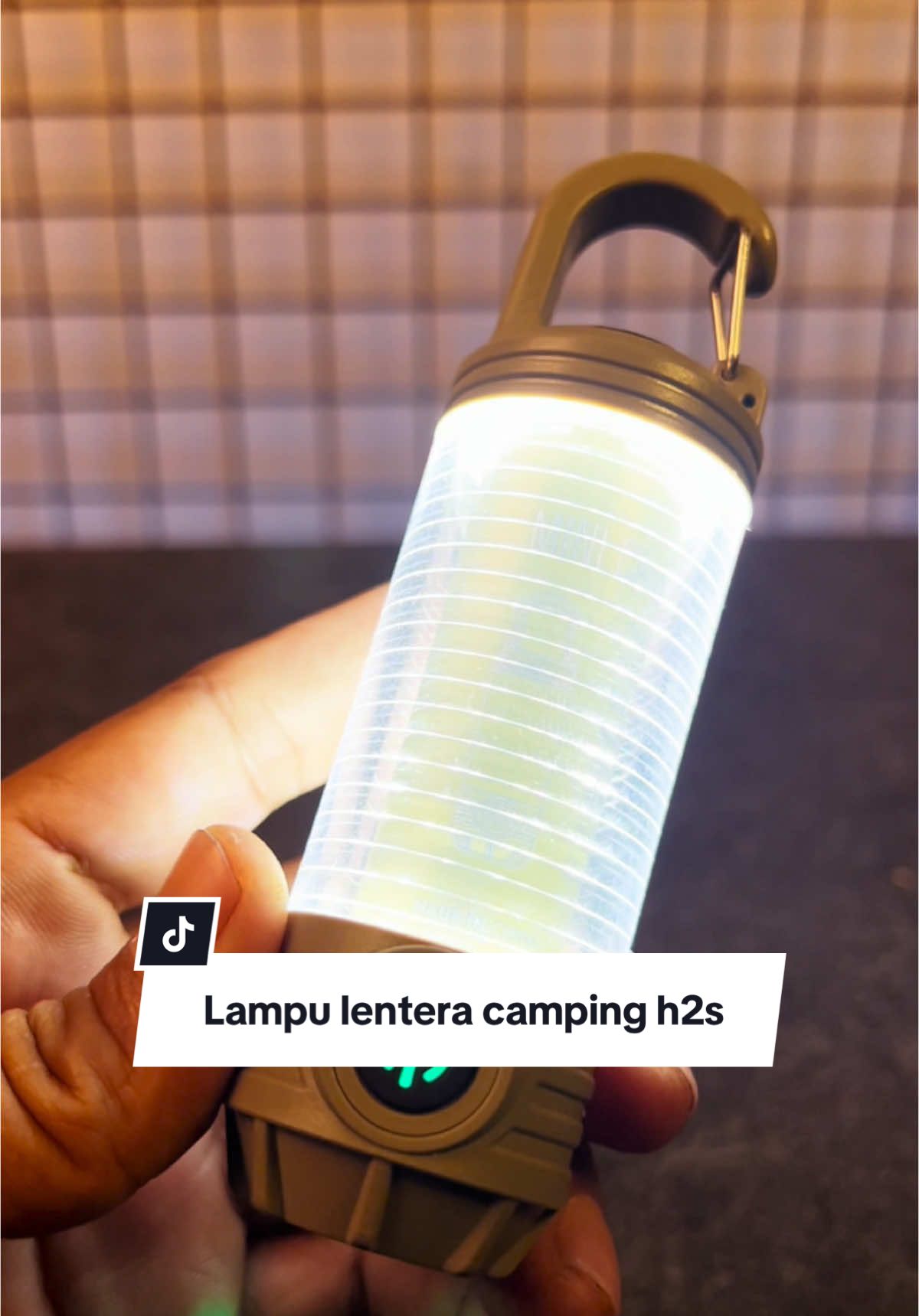 Lampu lentera camping H2S yang sudah bisa 6 mode cahaya dan sudah ada carbinernya, kalian yang suka camping wajib punya ya… buruan cekout ya #lampulentera #lampulenteracamping #lampucamping #lampuemergency #senter #sentersuperterang #senterpalingterang 