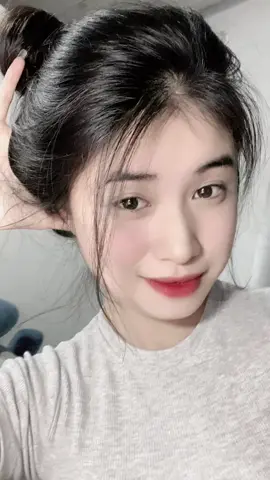 em muốn nói với cả thế giới, rằng em chỉ yêu riêng anh mà thôiii