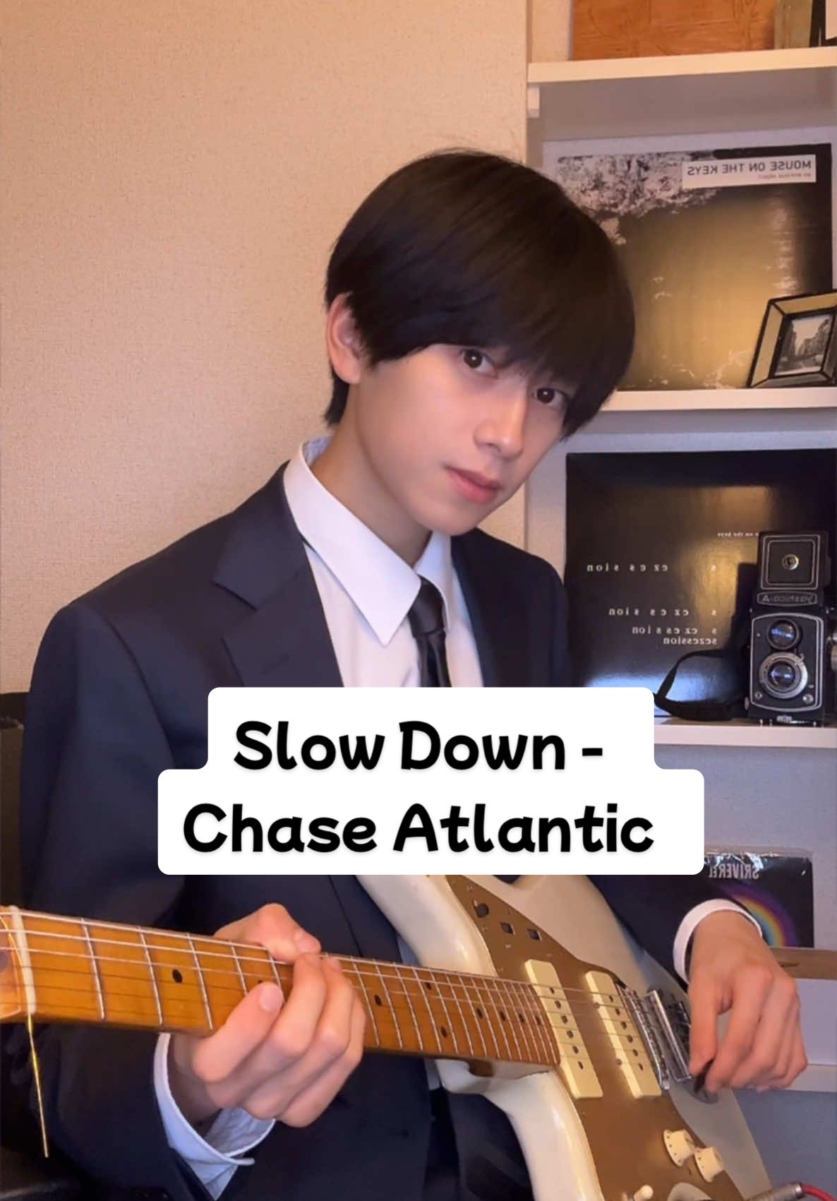 Slow Down - Chase Atlantic 今日は成人式でした！ スーツ着た記念でギターを弾いてみました😊 #chaseatlantic #electricguitar #本島純政