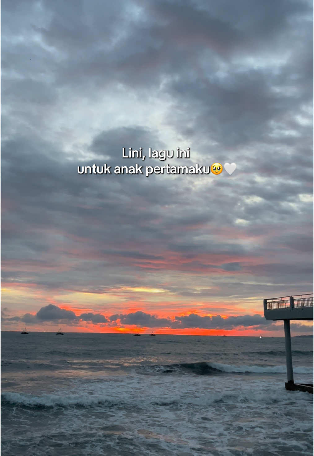 una, sayang bunda ke kamu gak akan pernah berkurang sedikit pun. maaf dan makasih ya sayang, semoga nanti kamu dan adik selalu saling menyayangi selamanya🤍🕊️ #fyp #fypシ゚ #anakpertamaperempuan #mahalini 