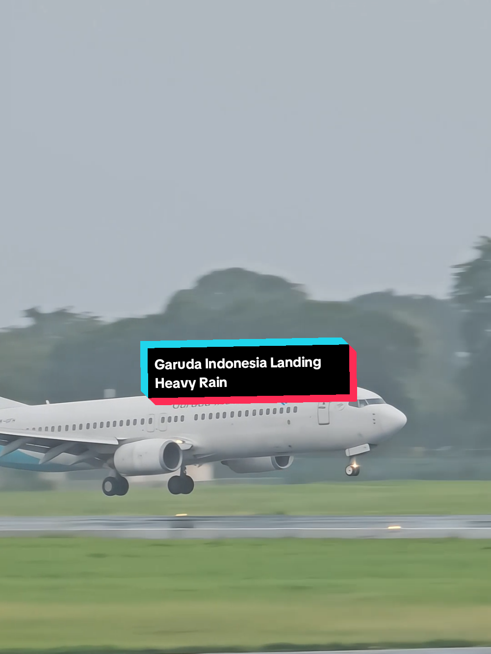 Garuda Indonesia | GA-422 | CGK-DPS | Boeing 737-8U3 | PK-GFH | I Gusti Ngurah Rai Airport | Comment for Request || #garudaindonesia #garudaindonesia🇮🇩🇮🇩 #skyteam #ga #jakarta #denpasar #baliairport #boeing #boeing737 #landing #aircraft #fyp #fypage #fyppppppppppppppppppppppp 